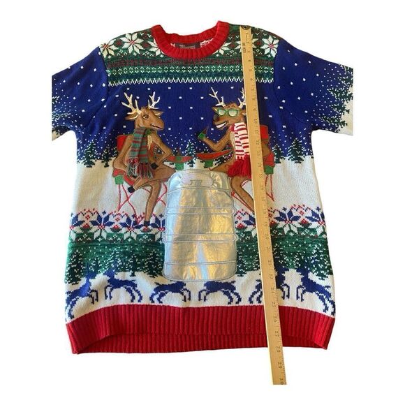 NWOT 33 Degrees Reindeer Beer Pocket Sweater Large - Picture 9 of 10